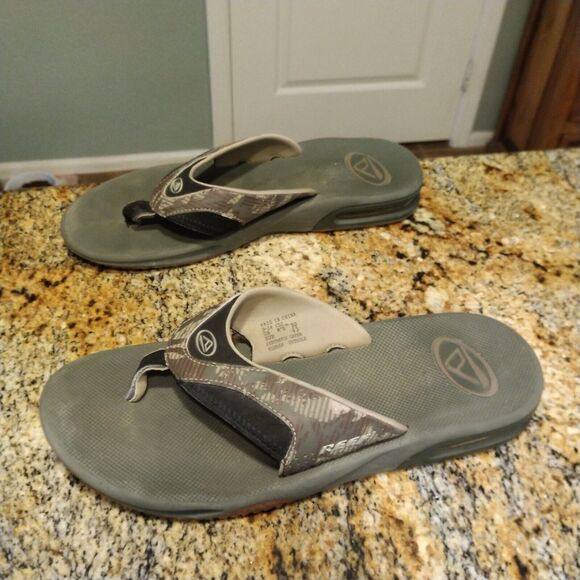 Reef Men's Anchor Realtree Camo Flip-Flop Bottle Opener Size 10 - Picture 1 of 12